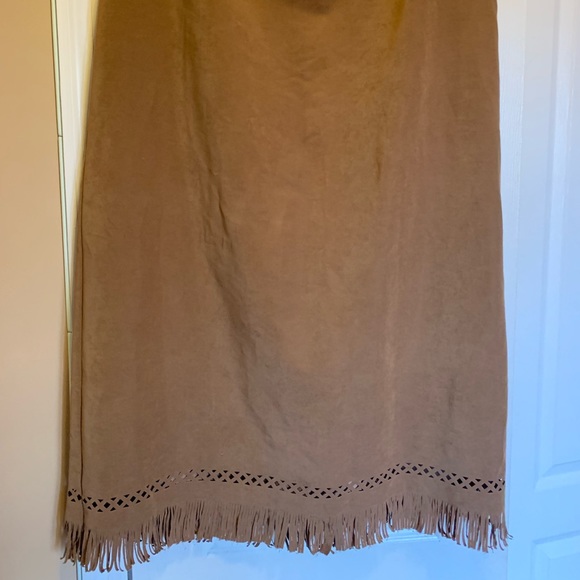 💥Shoe Soft Suede-Like Fringed Skirt!💥 - Picture 3 of 3